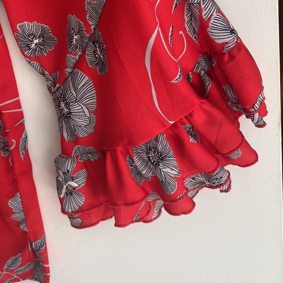 Keren hart Red Bell Sleeve Floral Top, Size XL - Picture 5 of 12
